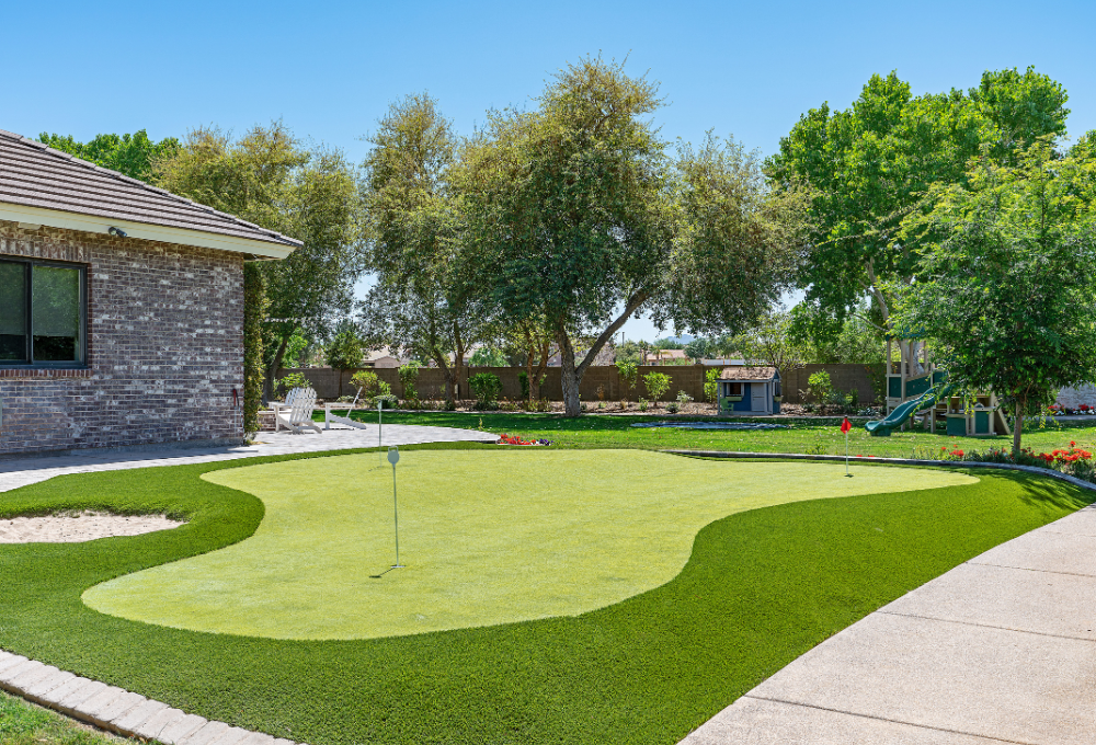 Putting Greens and Pet-Friendly Turf Materials in Las Vegas NV